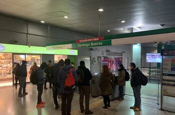 VIDEO | Metro de Santiago: Suspensión de servicio afecta a estaciones de Línea 1 y Línea 5