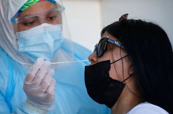 Reporte Covid-19: Chile anota 13.674 casos nuevos y la positividad no baja del 13%