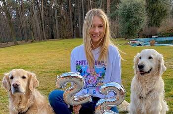 Polola de Alexis Sánchez bailando con su perro la rompe en TikTok