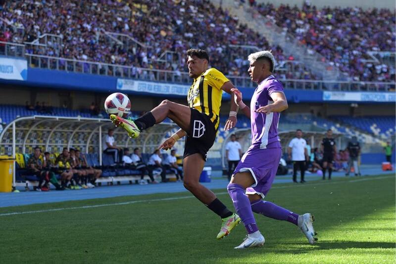 estaría viviendo sus últimos meses en el profesionalismo. Un castigo de seis puntos lo deja prácticamente descendido. Foto: Campeonato Chileno.