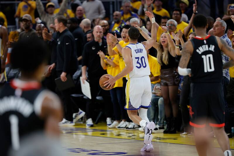 Stephen Curry de Golden State Warriors en la NBA. EFE