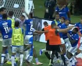 VIDEO | Fuertes imagenes: clásico de Cruzeiro y Atlético Mineiro termina en batalla campal entre los jugadores