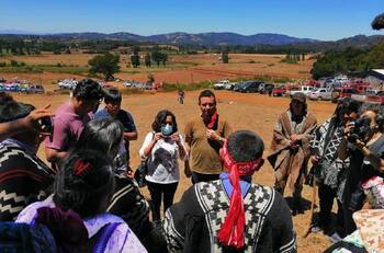 "¿Quién dijo que todo estaba perdido?": Las reacciones al encuentro de Catrillanca con familia del PDI abatido en Temucuicui