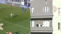 VIDEO | Primera División de Europa: portero rechaza mal el balón y lo manda al balcón de un edificio