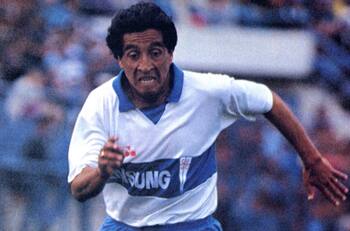 "Toda una vida con La Franja marcada en el pecho": La UC saludó a Mario Lepe en su cumpleaños