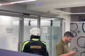 Carabineros detuvo a 29 personas por fiesta clandestina en laboratorio que realiza test PCR en Providencia