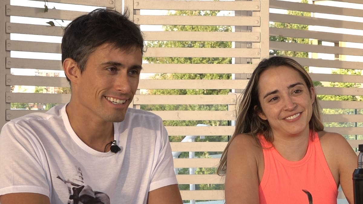 Roberto Cox presenta a su hermana actriz y cantante, Valeria Cox