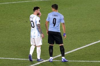 Se juega la vida: Luis Suárez buscará esta noche un récord histórico ante La Roja