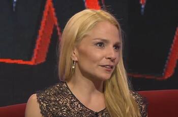 Quién es Úrsula Achterberg, actriz chilena que terminó trabajando como malabarista en las calles