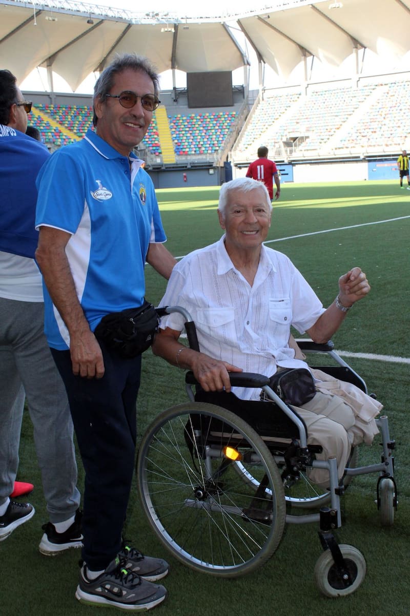 No fue compañero de equipo, más bien un rival en la cancha. Pero el ex jugador de Ferro también llegó el sábado a La Florida. Foto: Pamela Juanita Cordero