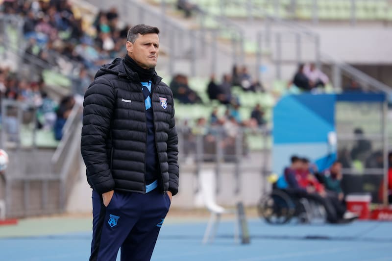 El estratega argentino se mantuvo en la banca de San Marcos de Arica para 2025.