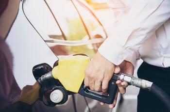 Solo por abril: Recibe $300 de descuento por litro de bencina en Shell