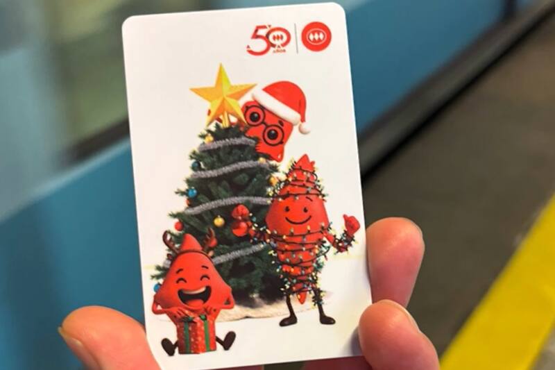 La edición conmemorativa estará a la venta a contar de este jueves en varias estaciones de la red. Créditos: Metro de Santiago en Instagram.