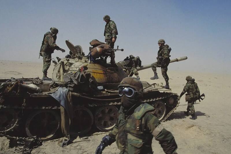 Un día como hoy inicia una bélica campaña militar contra un país asiático.