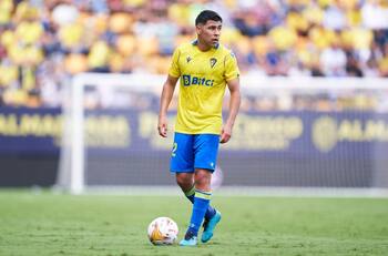 Un respiro para Martín Lasarte: Tomás Alarcón deja atrás la lesión y suma minutos en victoria del Cádiz