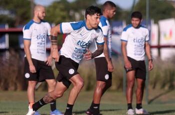 Las dos formaciones que probó Paraguay previo al duelo contra La Roja en Clasificatorias