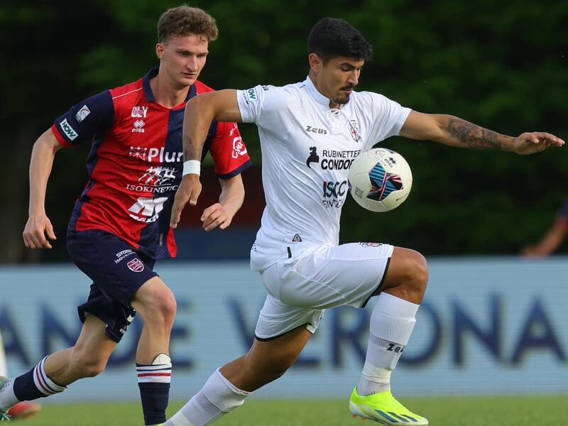 y alcanzó a jugar 20 partidos entre todas las competiciones con su camiseta. (Foto: @ProVercelli1982)
