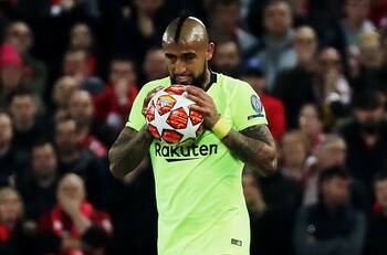 Arturo Vidal vivirá día clave para definir su futuro en Barcelona