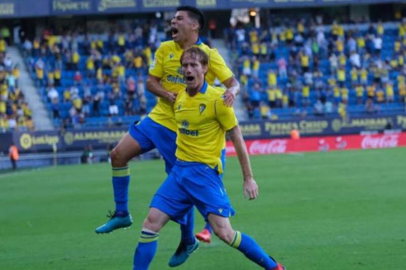 El volante chileno saldrá del Cádiz cedido a préstamo.