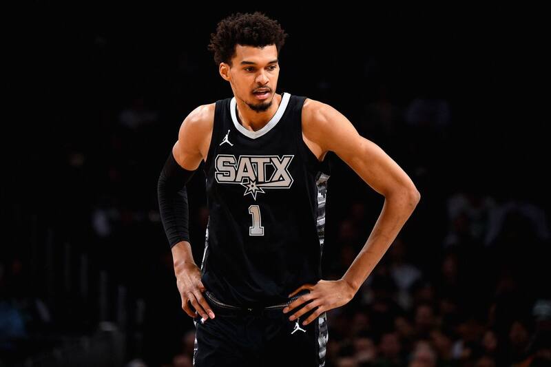 se lesionó en San Antonio Spurs.