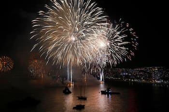Alerta en Valparaíso: podría quedarse sin tradicional show de fuegos artificiales de año nuevo