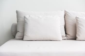 Así puedes eliminar todas las manchas de tus almohadas y dejarlas como nuevas