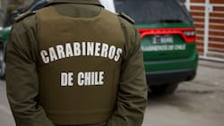 VIDEO | Deberían haber estado trabajando: Dos carabineros fueron sorprendidos en un servicentro a altas horas de la noche