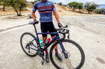 ¡Recorrió más de 55 kilómetros!: Cristián Sánchez aprovechó a concho la franja deportiva, andando en bicicleta