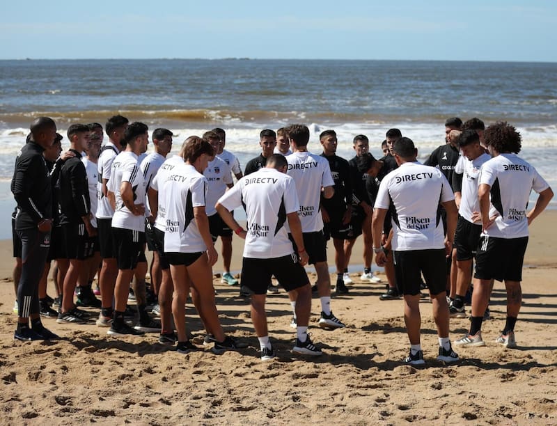Los Albos no saldrán de Chile para realizar su pretemporda. Foto: Colo Colo Oficial.