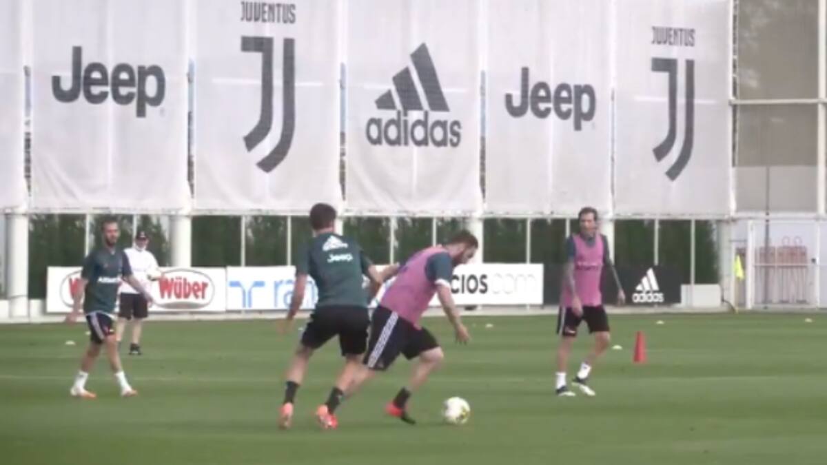 Gonzalo Higuaín se despachó un golazo al ángulo en el entrenamiento de la Juventus