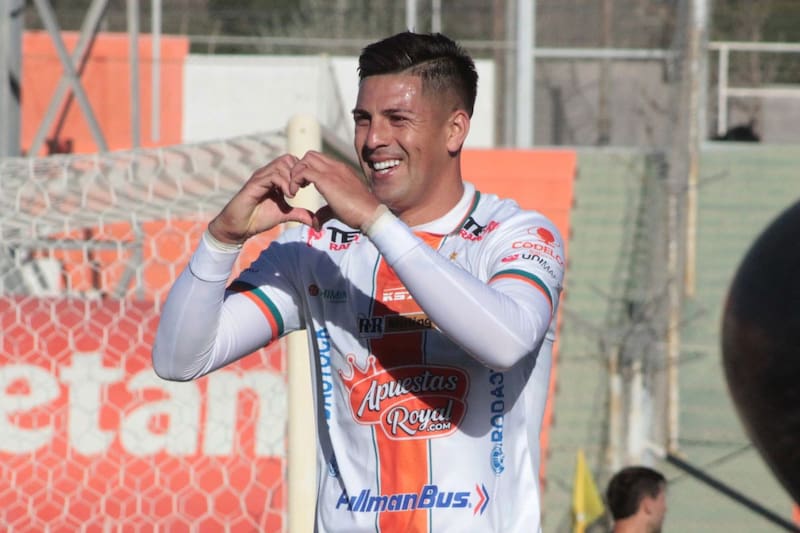 El delantero suma tres goles en cinco partidos con Cobresal. Foto: Agencia Aton.