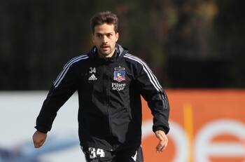 VIDEO| Posó con la 10: Agustín Bouzat participó en pintoresca sesión de fotos de Colo Colo