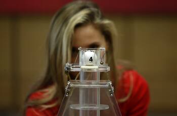 La historia de una joven que rifó una noche de amor y del ganador que se llevó una ingrata sorpresa