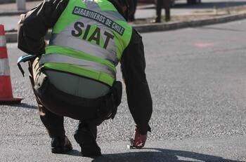 Joven de 26 años murió tras chocar en moto contra un árbol en San Joaquín: regresaba de celebrar su cumpleaños