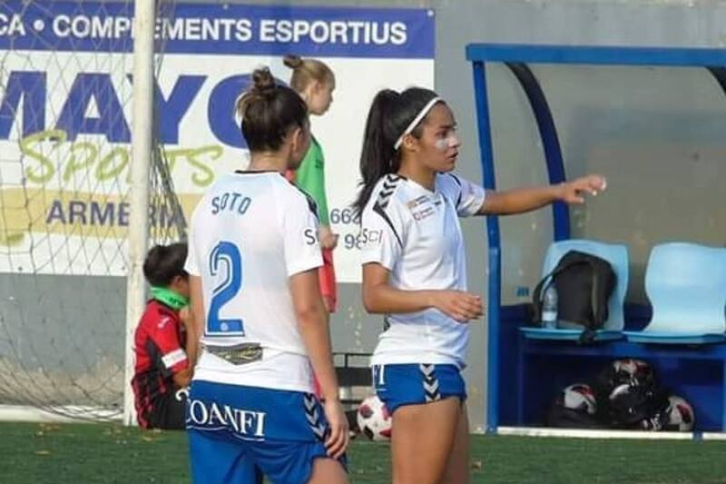 Rocío Soto y Su Helen Galaz jugaron juntas en el Zaragoza español, en la época del boom de las futbolistas nacionales en ligas foráneas.