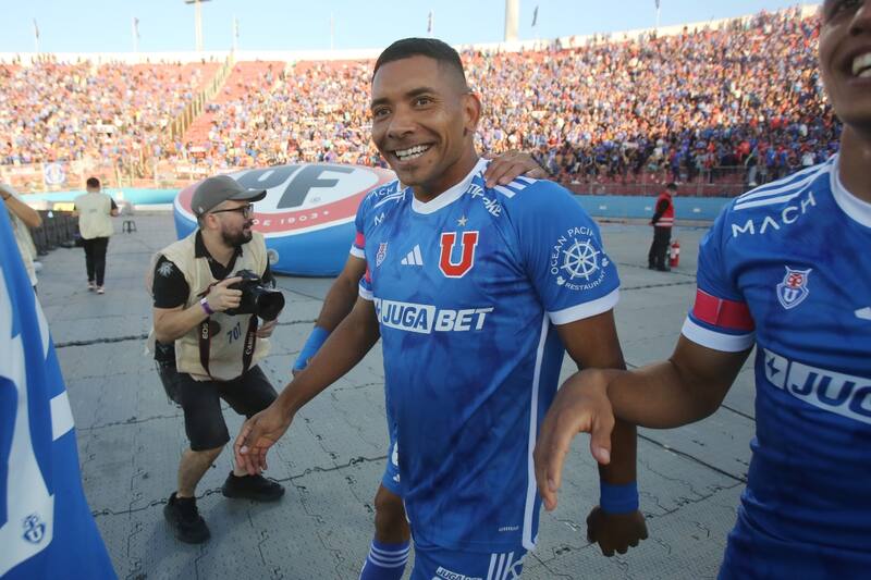 tras festejar el golazo ante Cobresal.