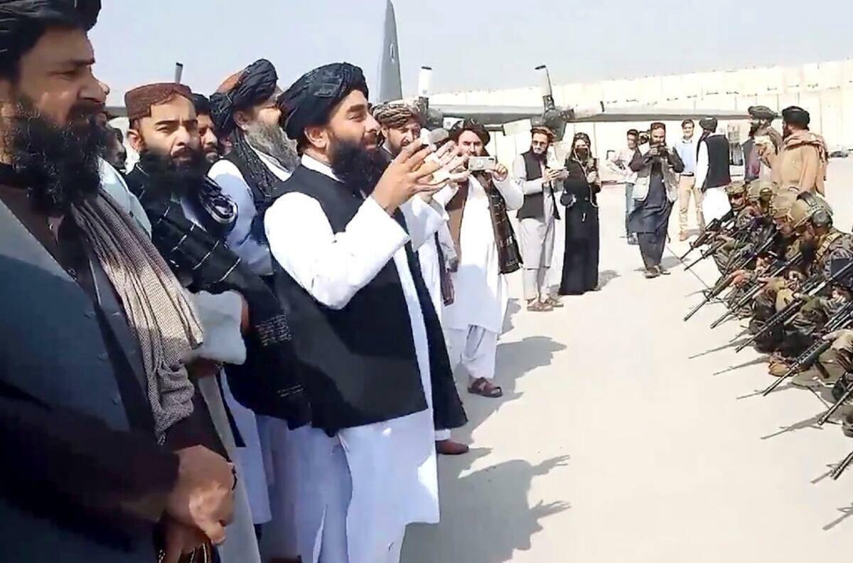 Perros, personal civil y equipo militar fueron abandonados por militares estadunidenses en Kabul