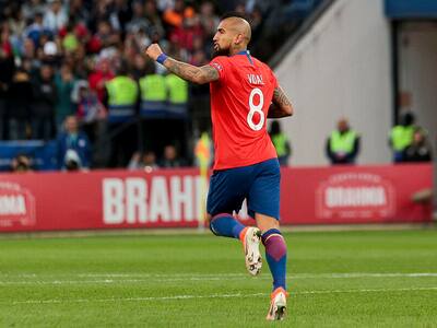 Arturo Vidal contra el arbitraje: "¿Cómo va a expulsar a los dos capitanes?"