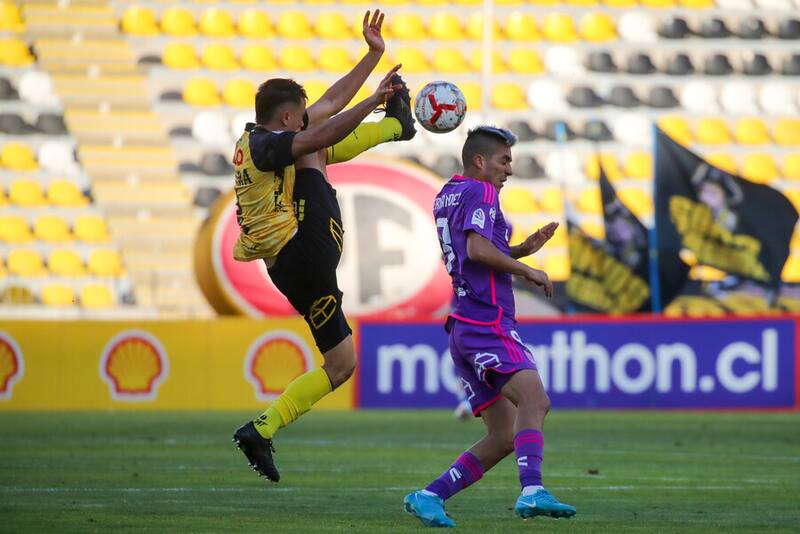 La jugada polémica que marcó la semifinal ida de Copa Chile entre Coquimbo Unido y la U. Foto: Aton.