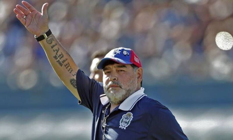 por la muerte de Diego Maradona.