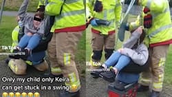 Se quedó atorada en un columpio de llanta y los bomberos tuvieron que ir a rescatarla | VIDEO