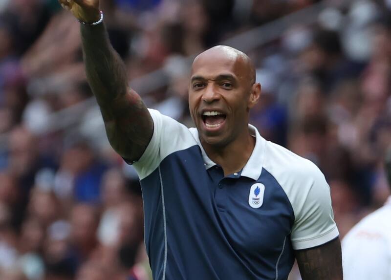 El francés celebró la medalla de plata en París en una disco junto a sus seleccionados. EFE.