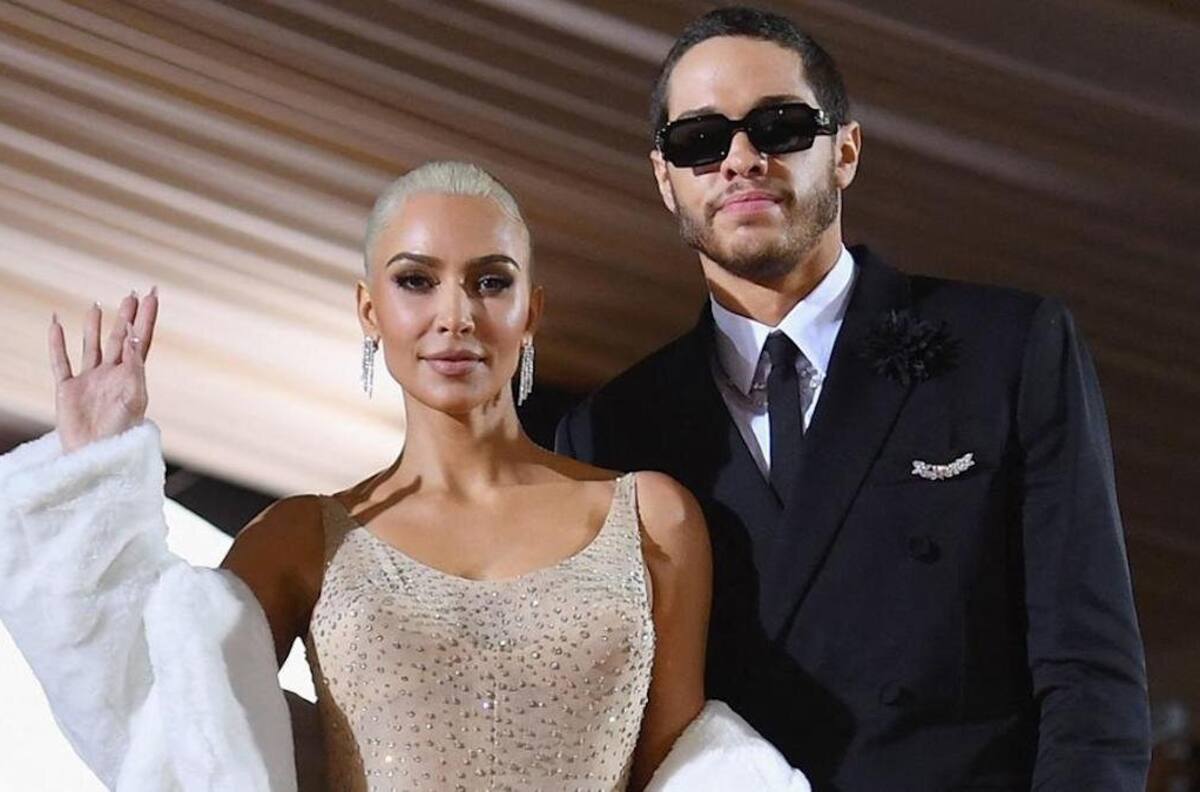 "Está tratando de ser feliz": Revelan cómo se encuentra Pete Davidson tras su ruptura con Kim Kardashian