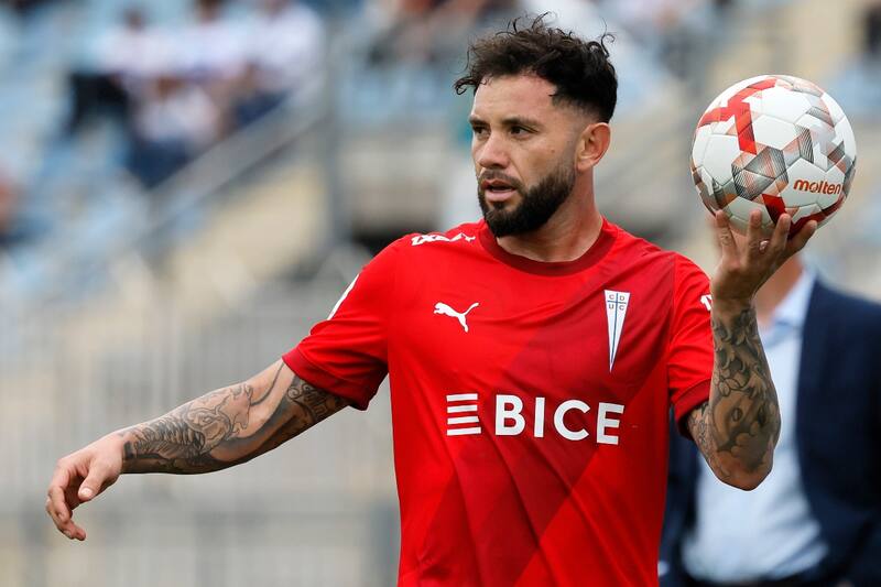 , lateral de la Universidad Católica. Foto: Agencia Aton.