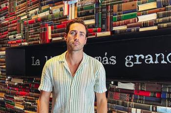 "Calentito con mi guatero": Matías Assler compartió una tierna postal del recuerdo junto a su hijo, Aurelio