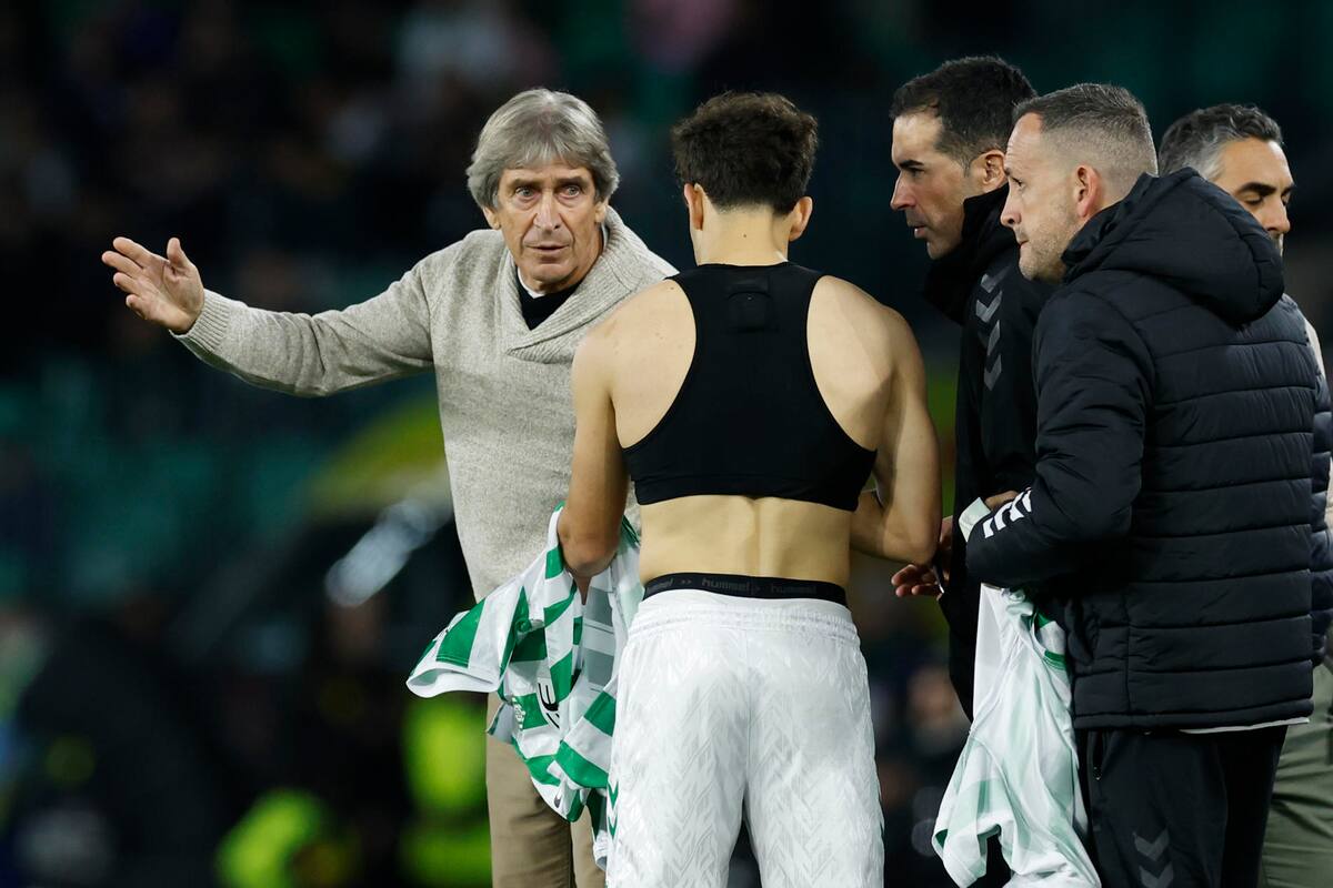 Manuel Pellegrini golpea la mesa ante el interés de Palmeiras por una de sus figuras: “Si no tenemos...” Manuel Pellegrini golpea la mesa ante el interés de Palmeiras por una de sus figuras: “Si no tenemos...”