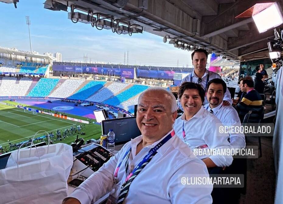Iván Zamorano con su equipo de trabajo. Créditos: Instagram.