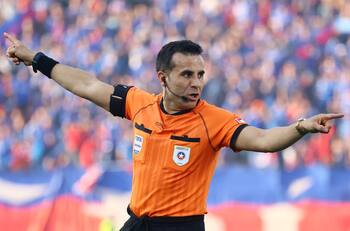 Antes fue una empanada y un celular: Piero Maza protagoniza otro hecho insólito en el fútbol chileno