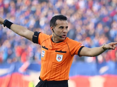 Antes fue una empanada y un celular: Piero Maza protagoniza otro hecho insólito en el fútbol chileno