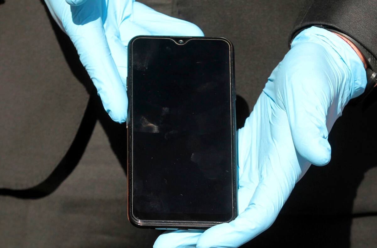 Falleció Menor de 16 años cuando manipulaba cargador de celular. ¿Cuáles son los riesgos al usarlos?
